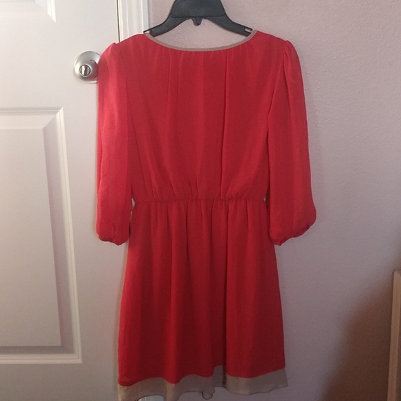 Woman's dress - Picture 3 of 4